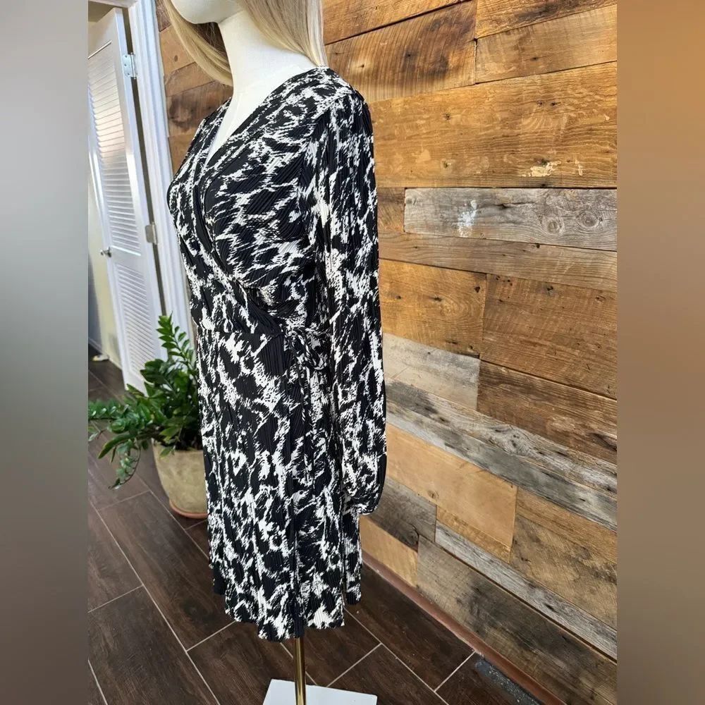 H&M PLISSÉ WRAP DRESS - Picture 3 of 14